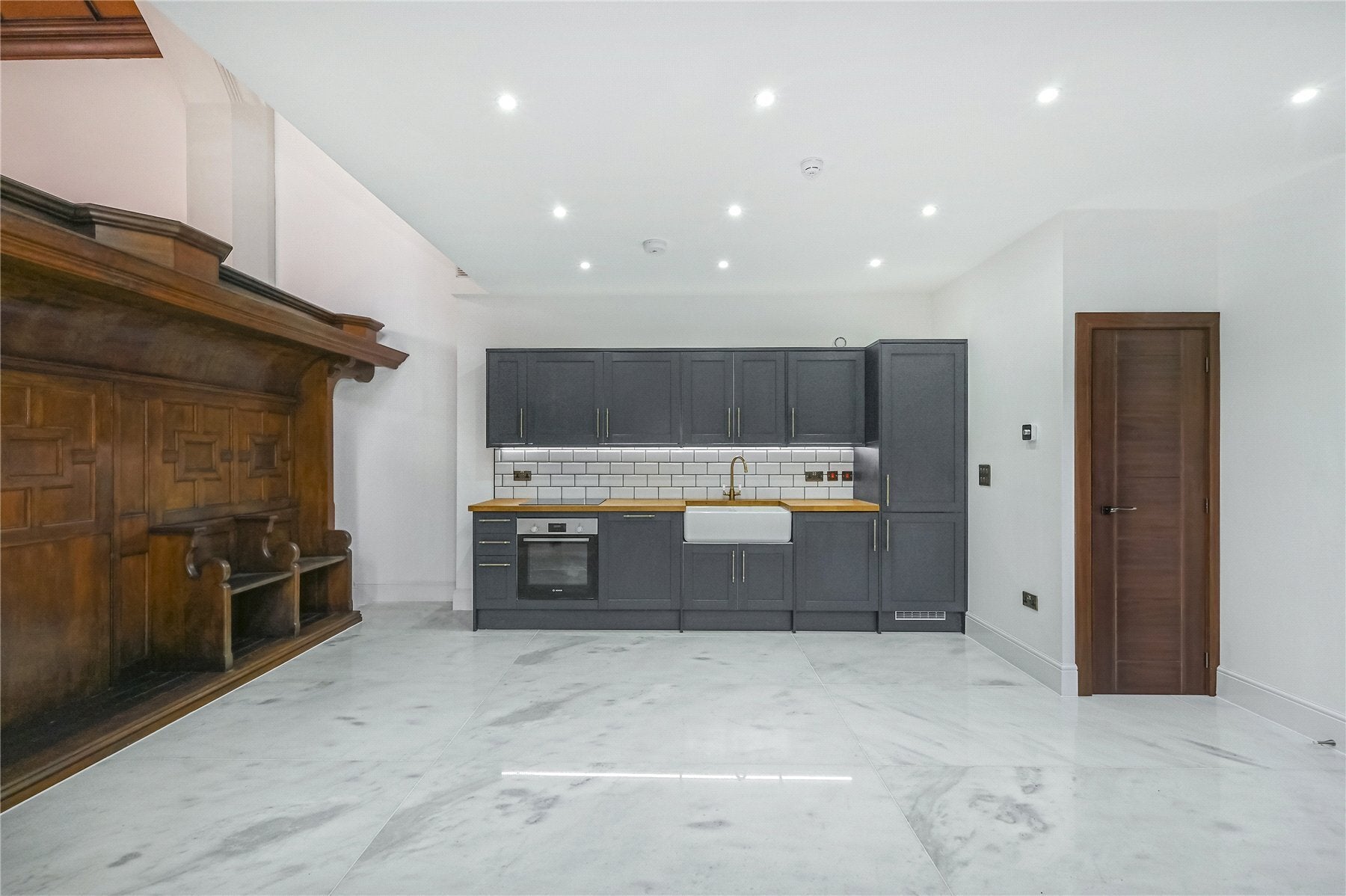 Flat Napoleon Lane in Greater London