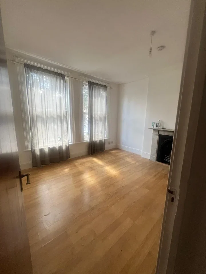 Flat Oakfield Road in Greater London