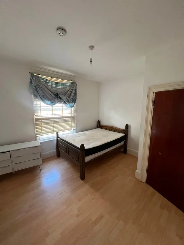 Flat Oakfield Road in Greater London