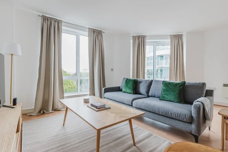 Flat Long Lane in Greater London