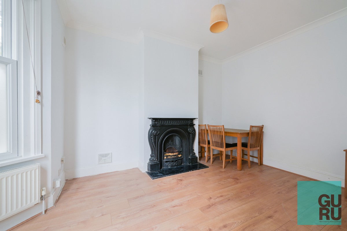 Flat Dundonald Road in Greater London