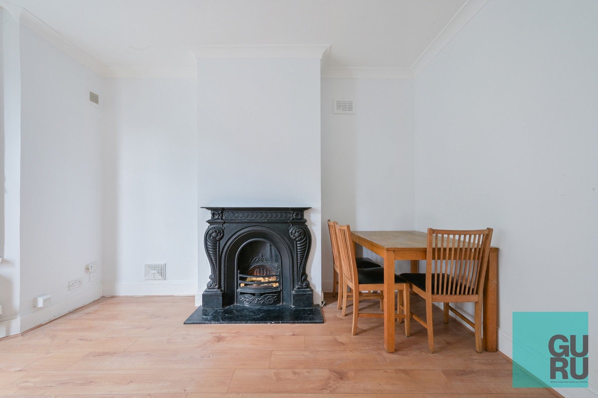 Flat Dundonald Road in Greater London