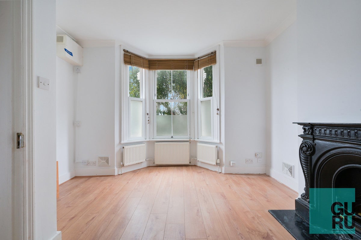 Flat Dundonald Road in Greater London