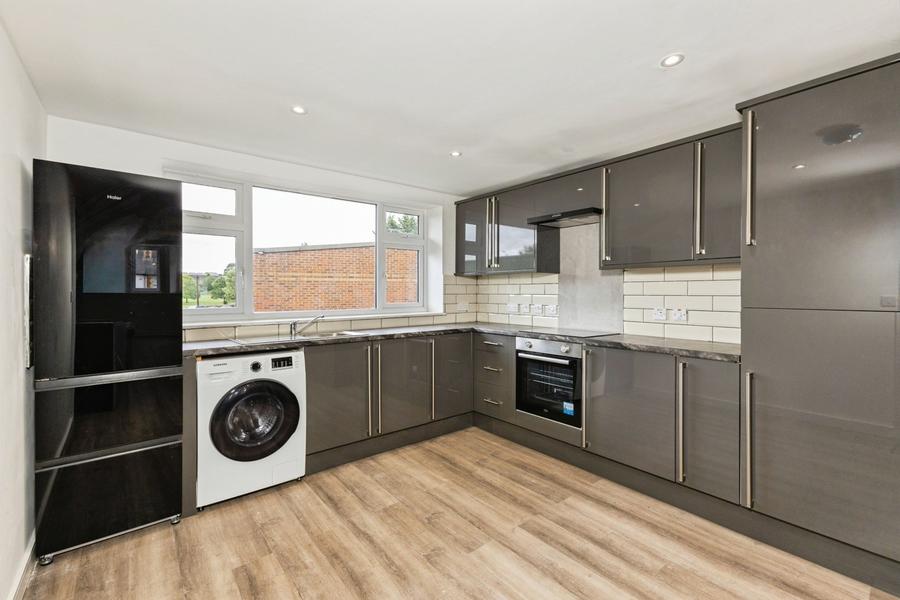 Flat Basingstoke Road in Reading