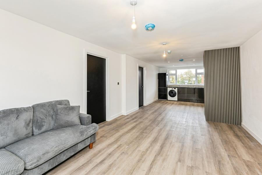 Flat Basingstoke Road in Reading