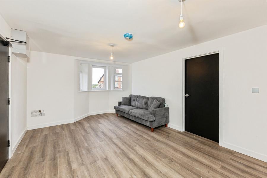 Flat Basingstoke Road in Reading