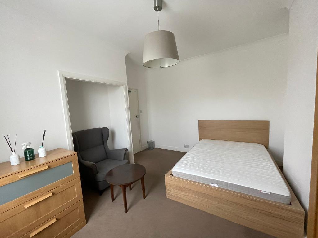Room Devonport Road in Greater London