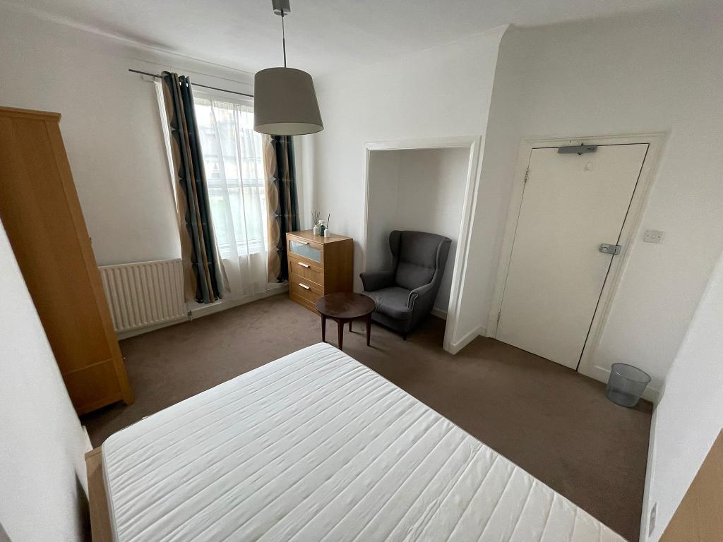 Room Devonport Road in Greater London