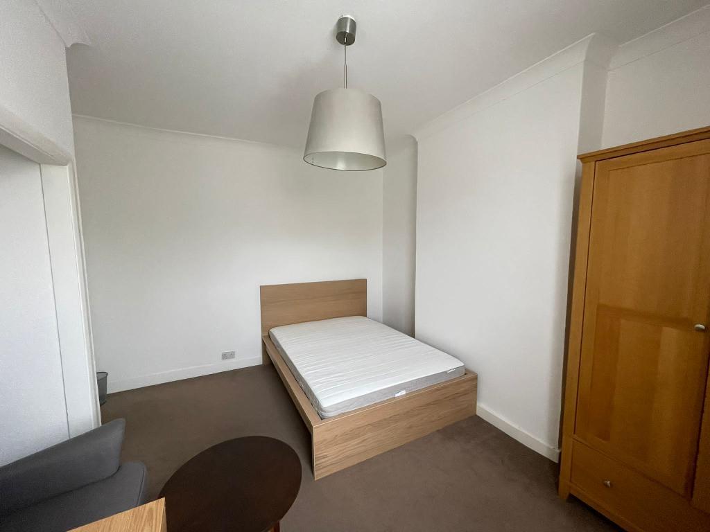 Room Devonport Road in Greater London