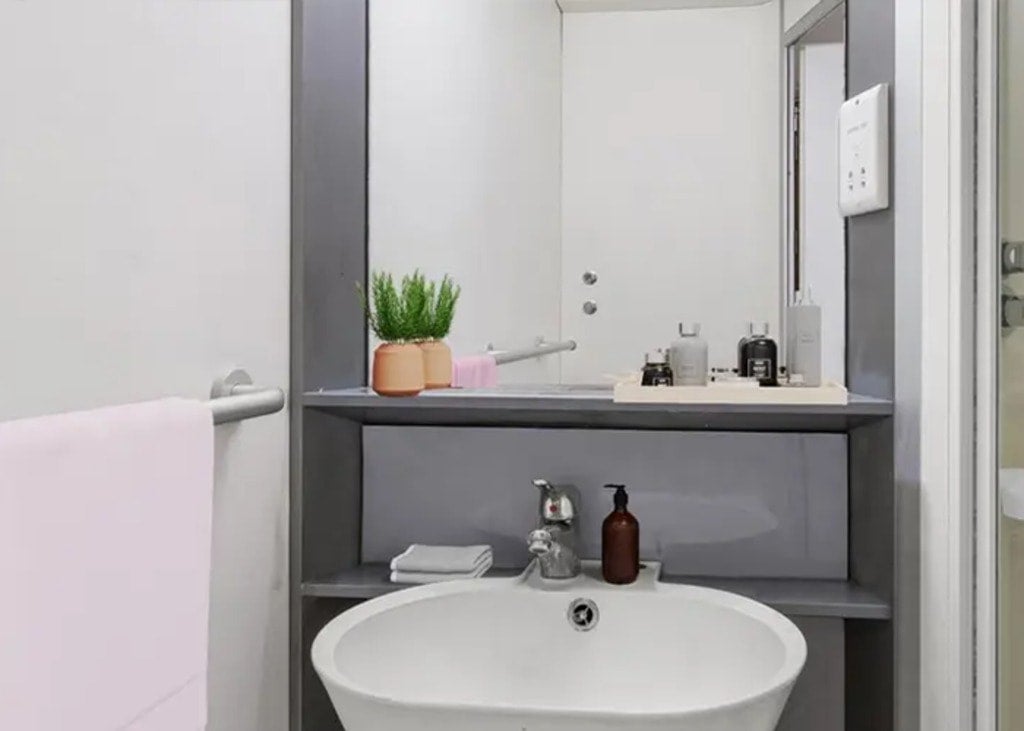 Room Market Road in Greater London