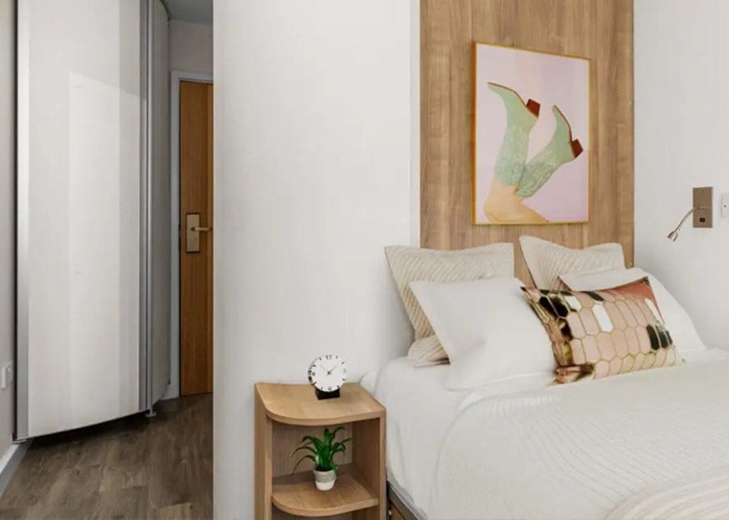 Room Market Road in Greater London