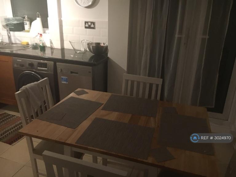 Room Tachbrook Road in Greater London