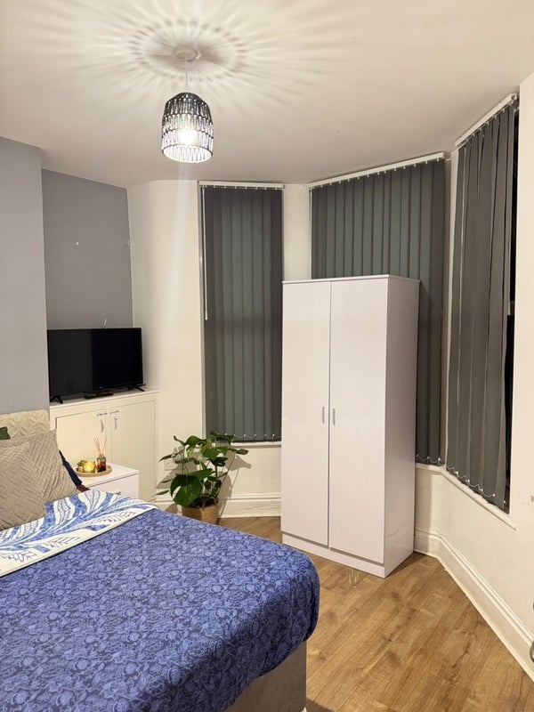 Room Silverdale Avenue in Liverpool