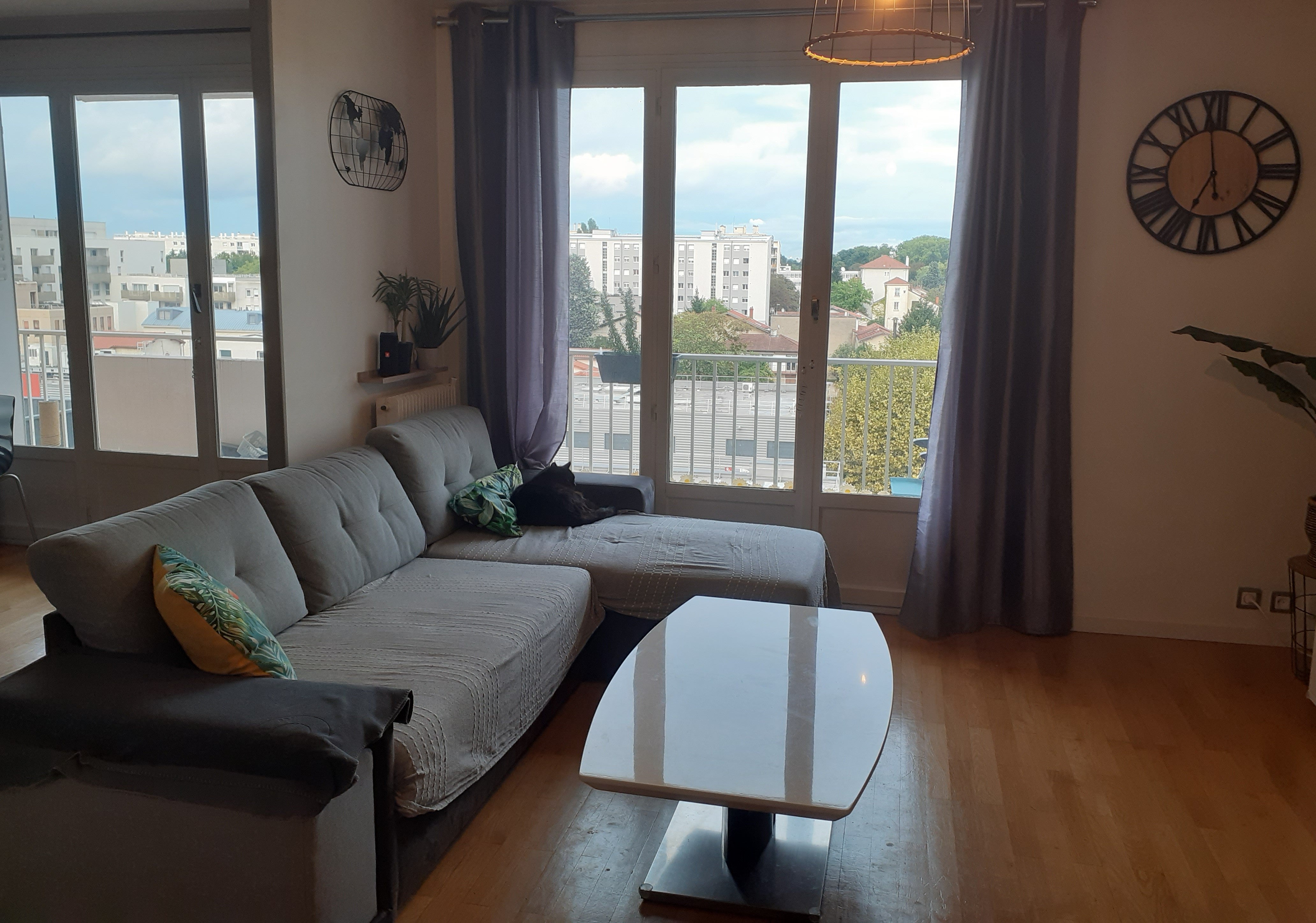 Room Cours Émile Zola in Villeurbanne