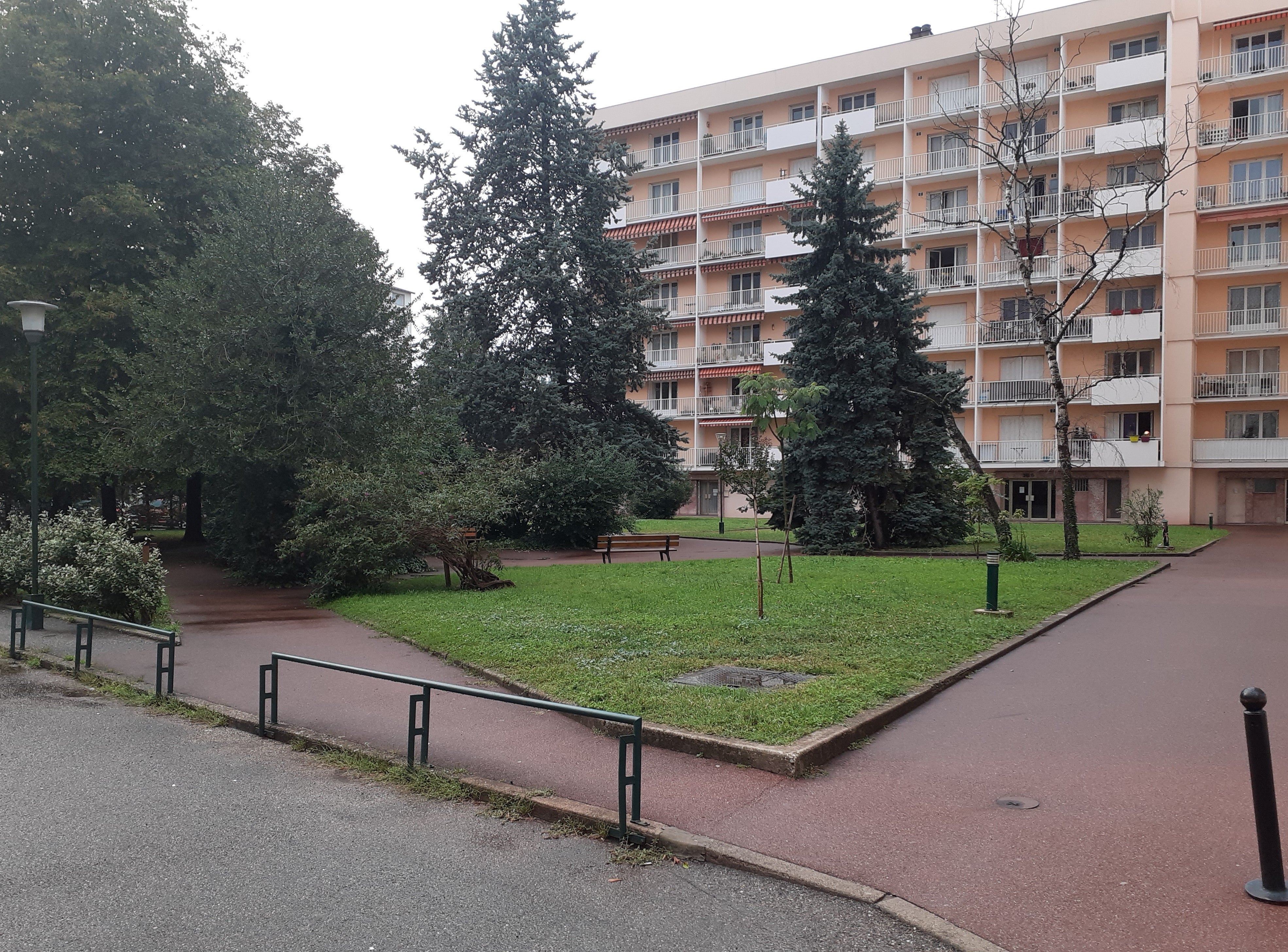 Room Cours Émile Zola in Villeurbanne