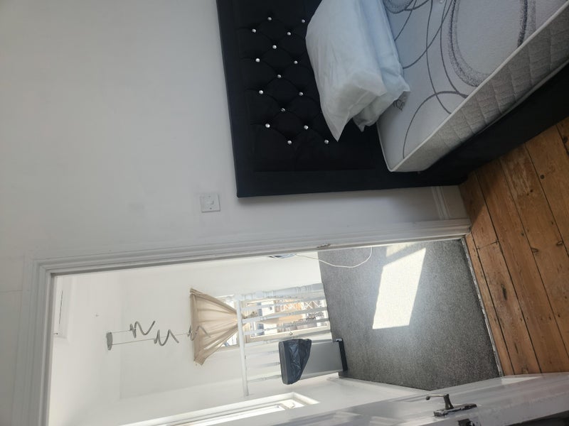 Room Tunis Road in Greater London
