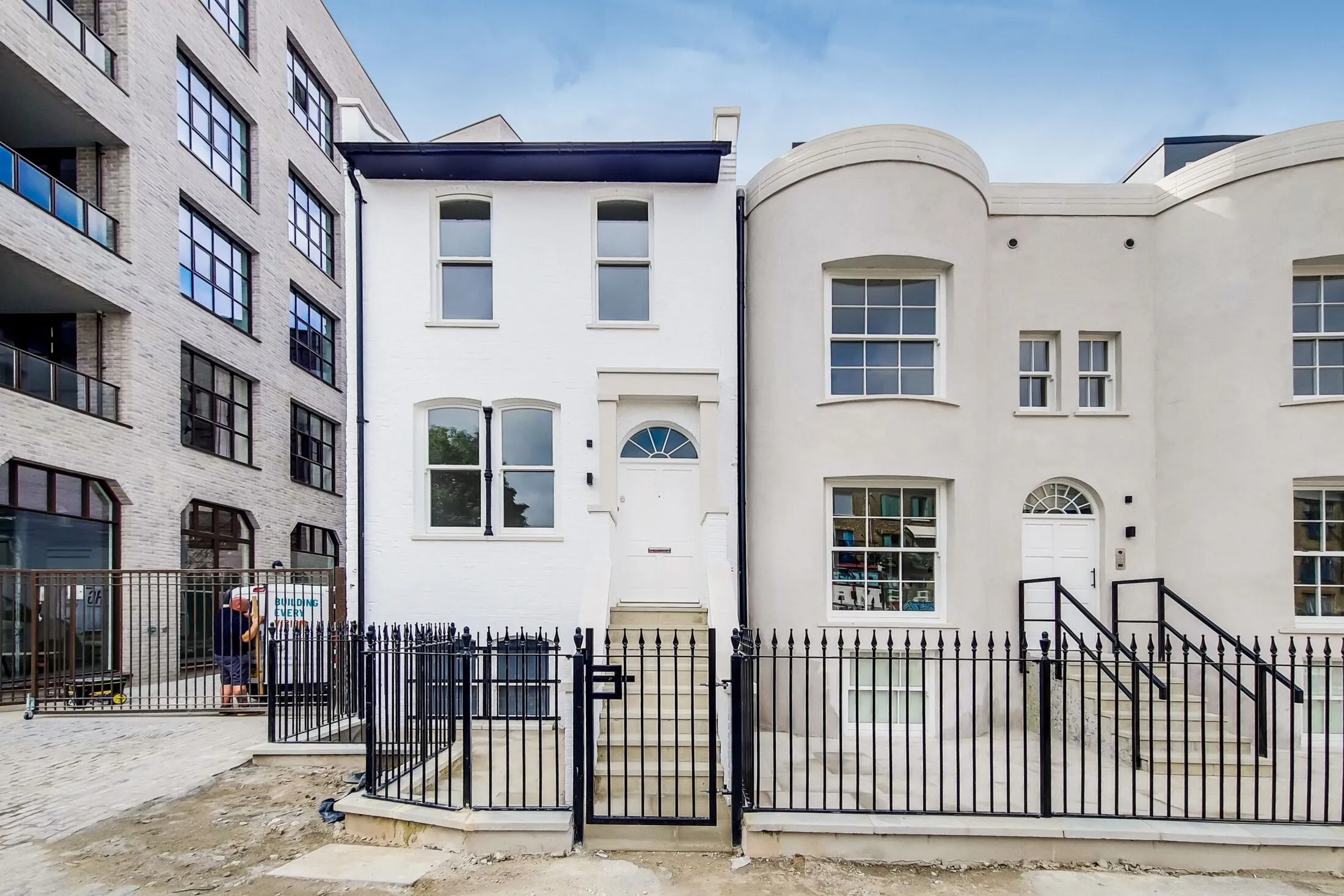 Flat Corbridge Crescent in Greater London