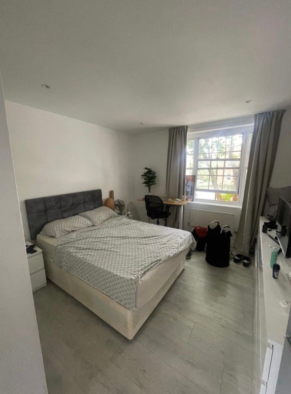 Room Clapham Park Road in Greater London