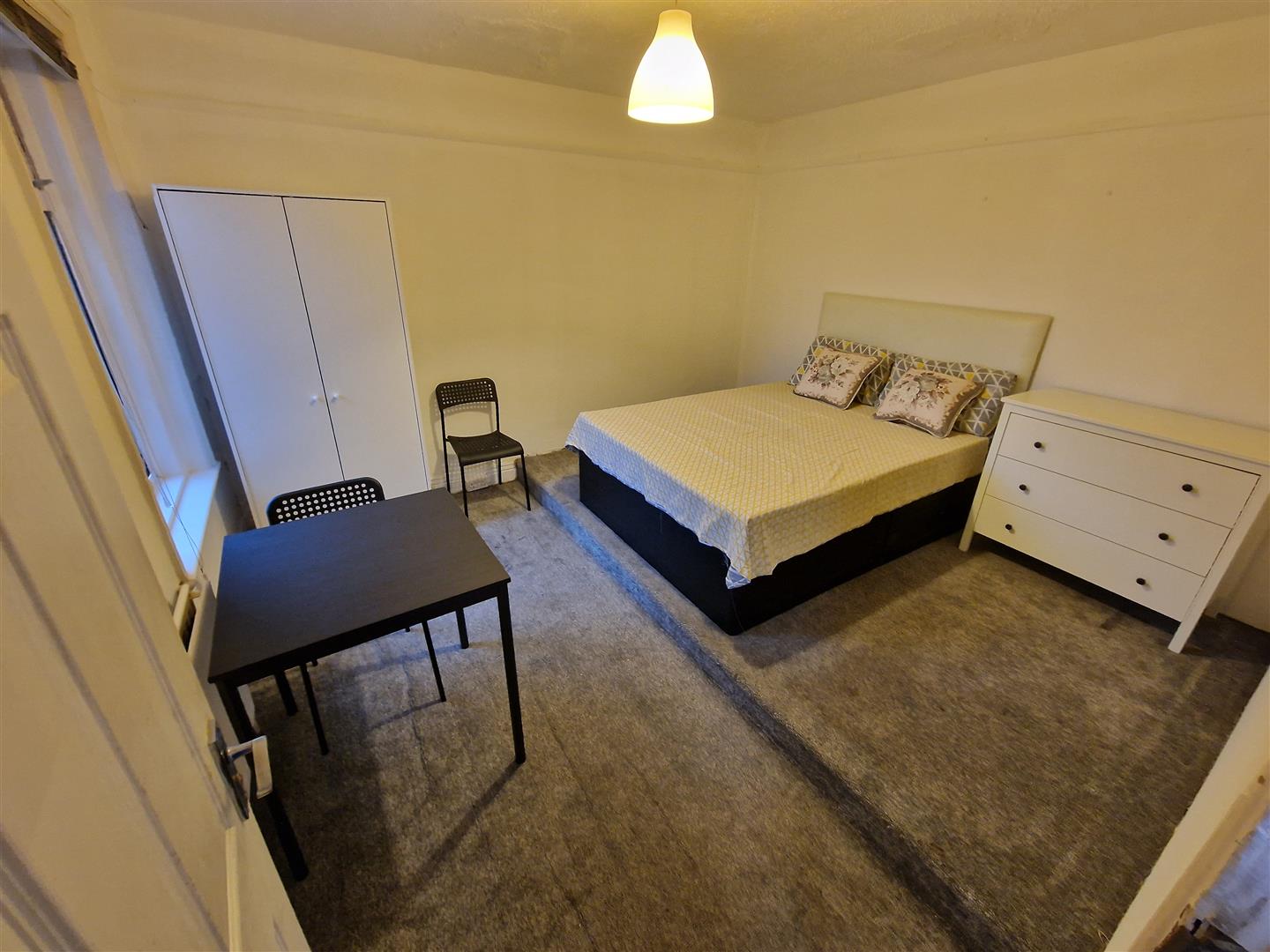 Room Four Stones Grove in Birmingham