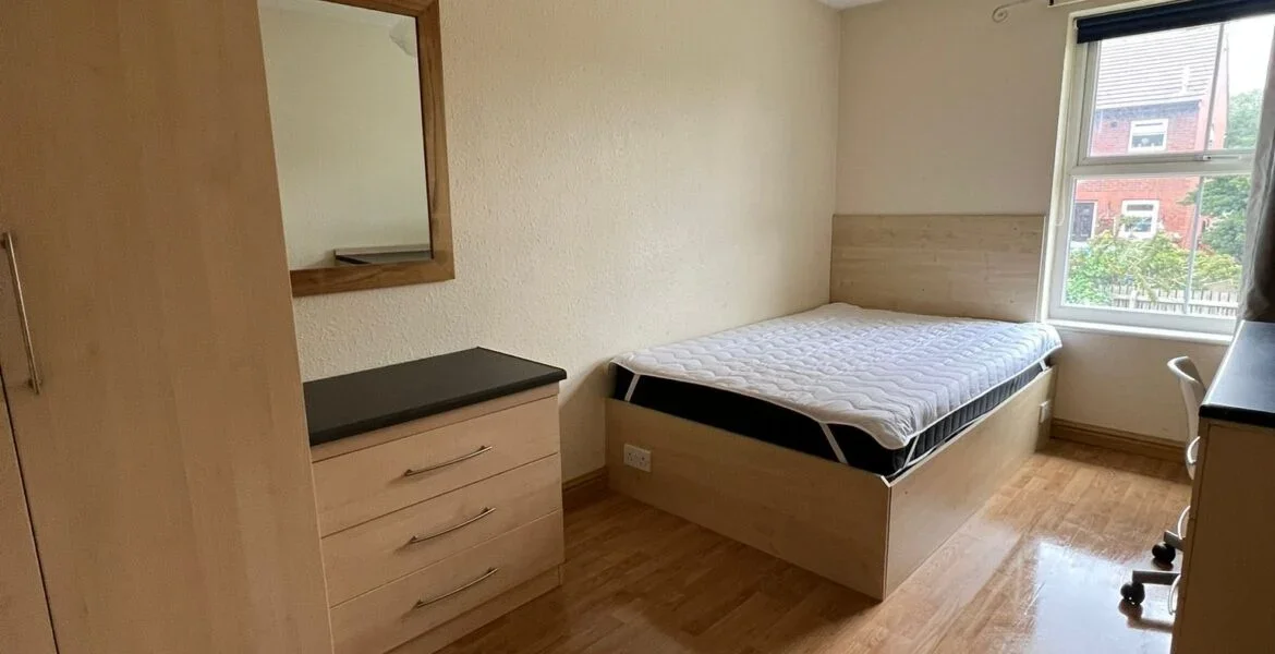 Room Park Lane in Leeds