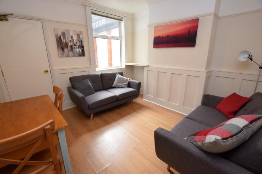 Room Cranstoun Street in Northampton