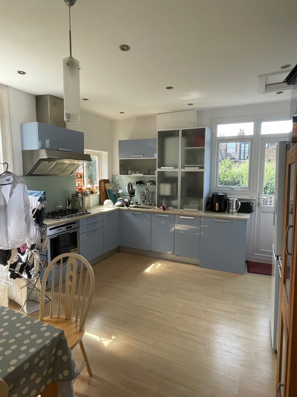 Room Oakmead Road in Greater London