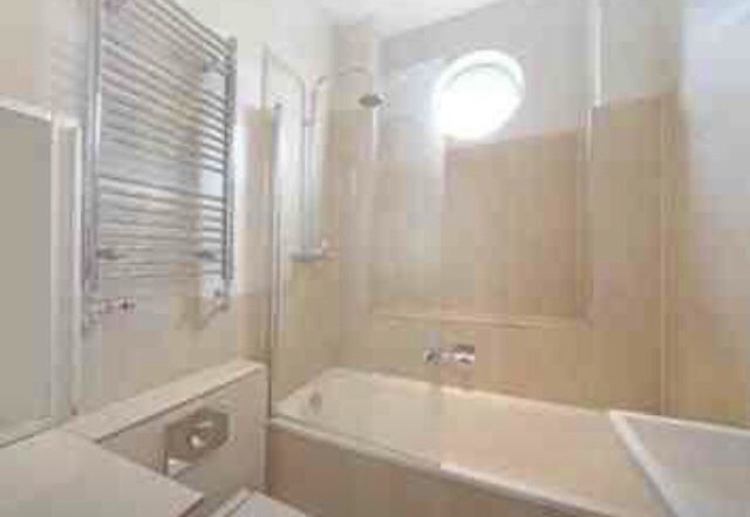 Room Fulham Palace Road in Greater London