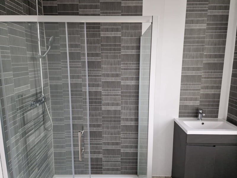 Room Dawlish Crescent in Leeds