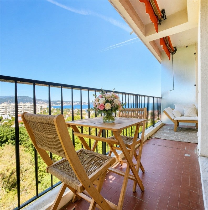Appartement Rue Robert Latouche à Nice