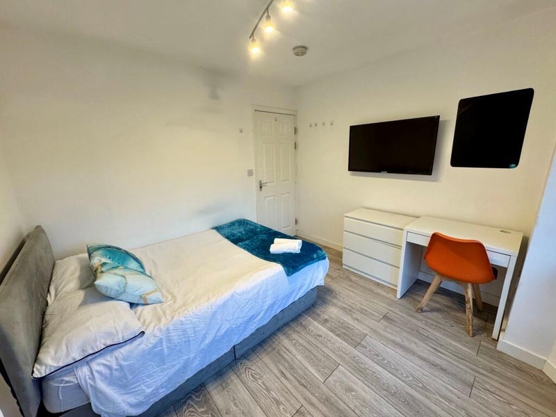 Room Queens Road East in Nottingham