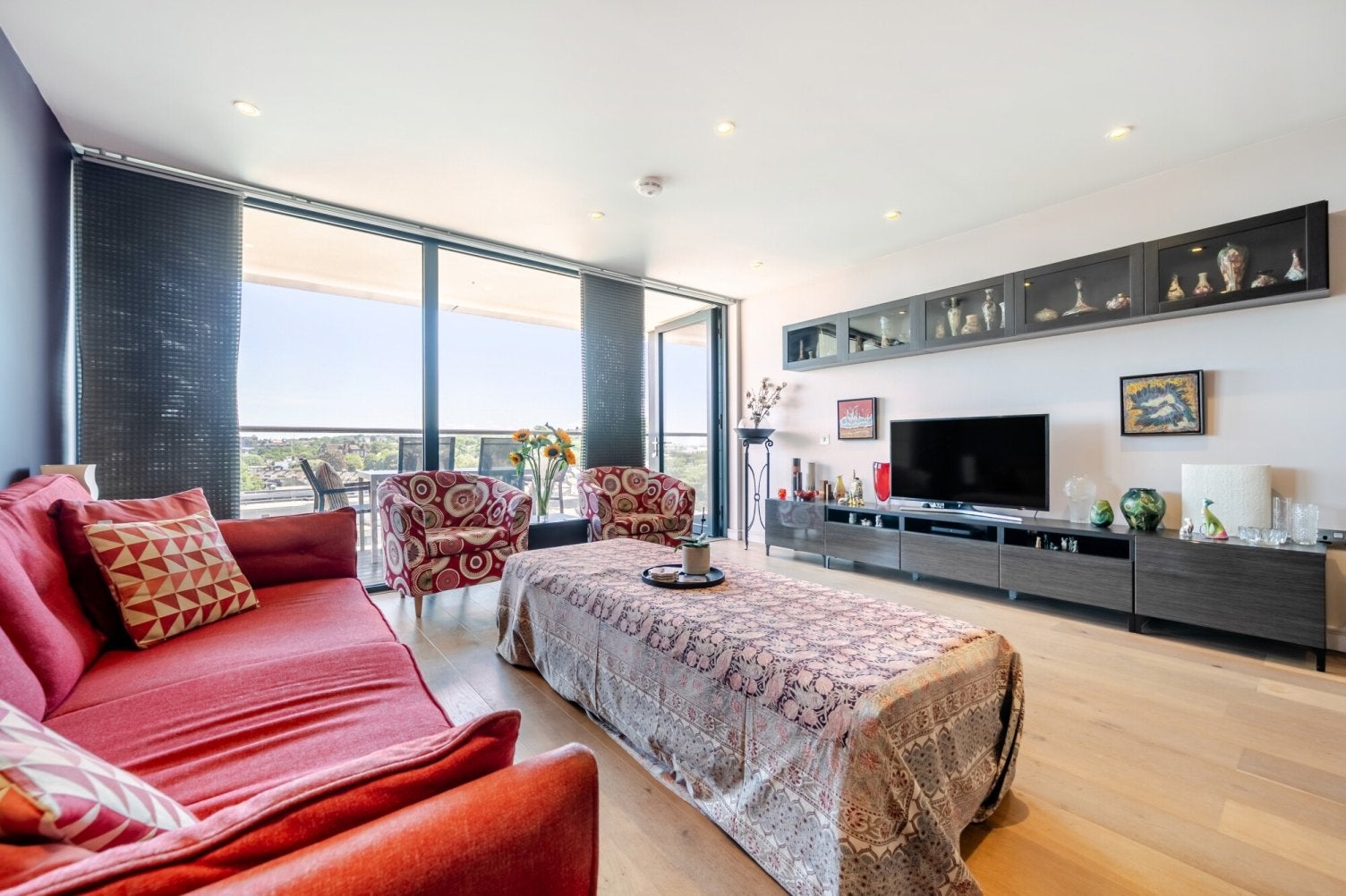 Flat Woolwich Road in Greater London