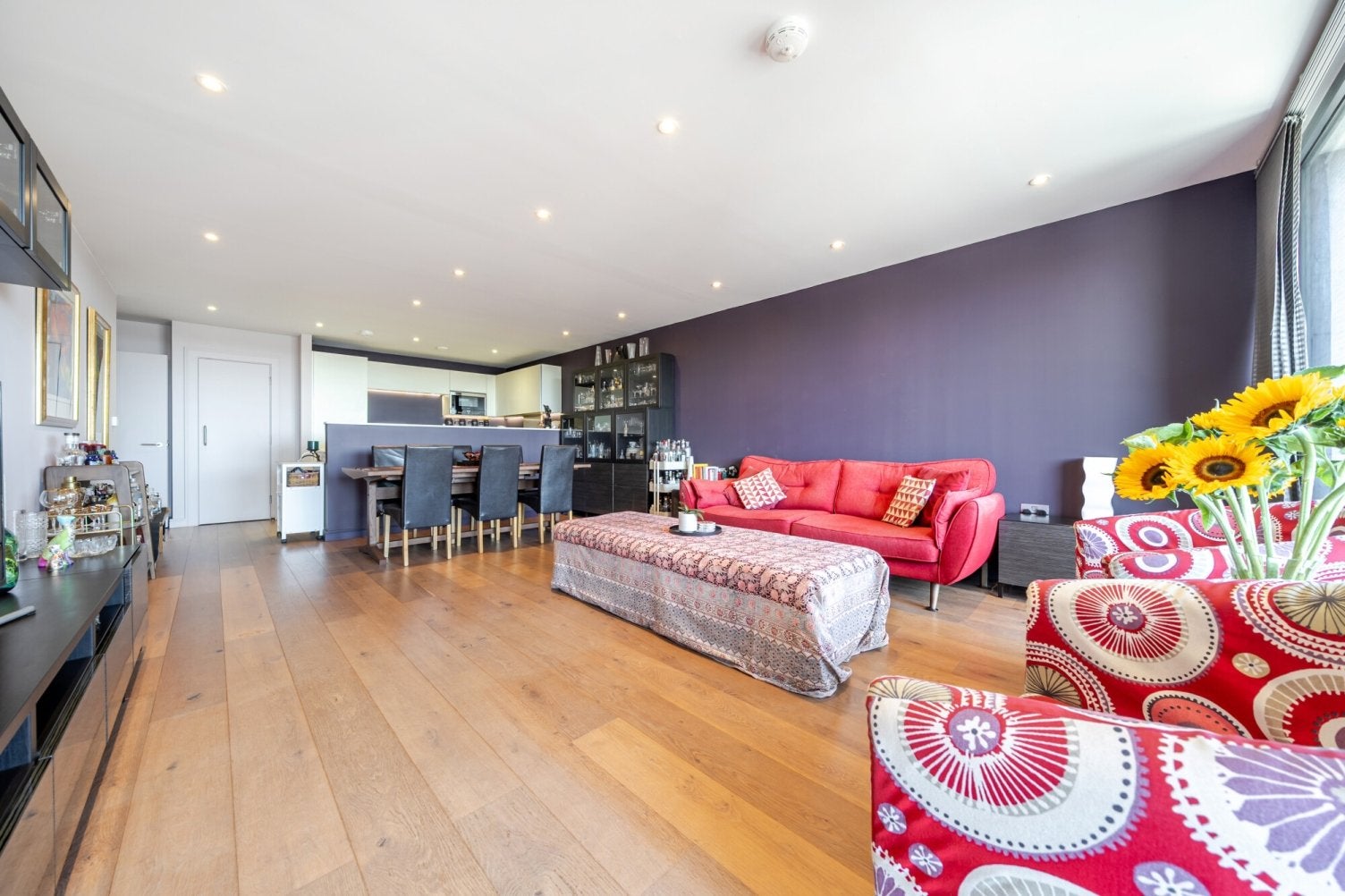 Flat Woolwich Road in Greater London