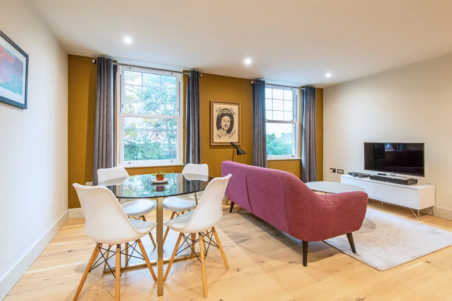 Flat Grove Vale in Greater London