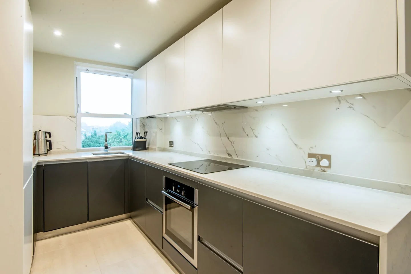 Flat Grove Vale in Greater London