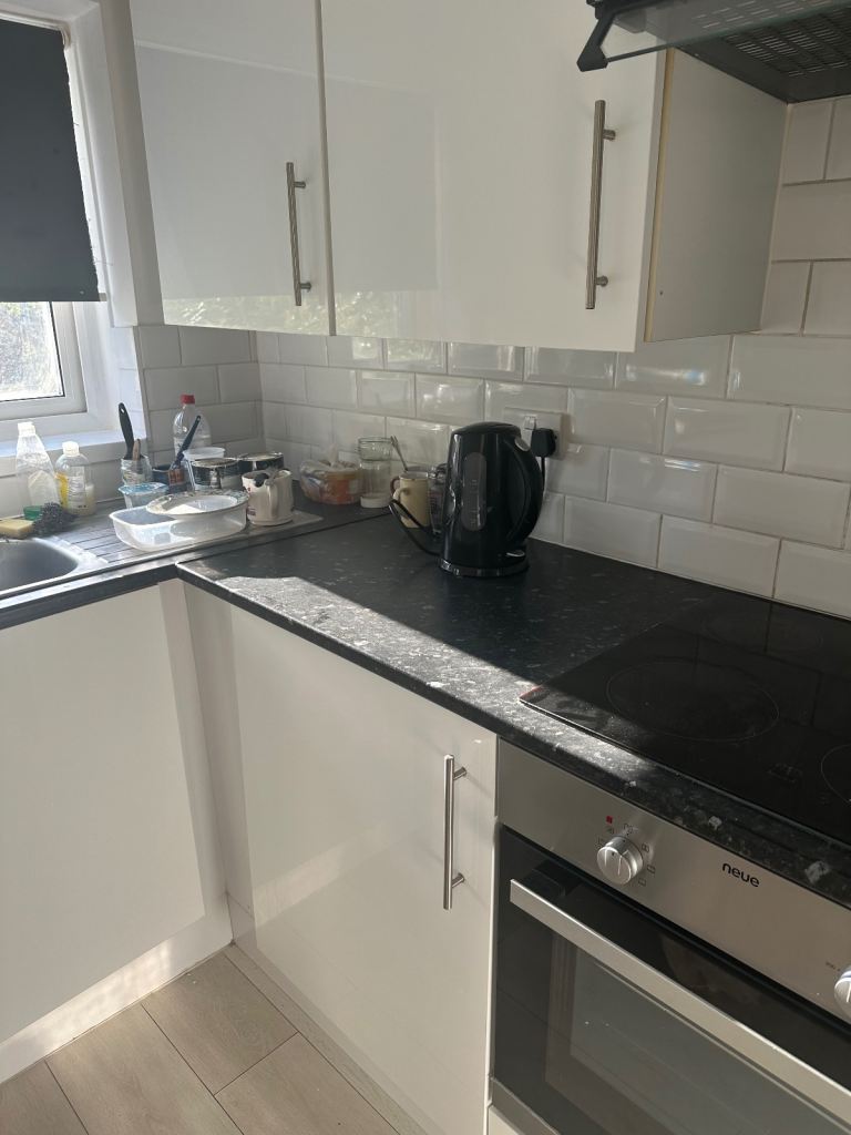 Room Whitley Close in Borough of Spelthorne