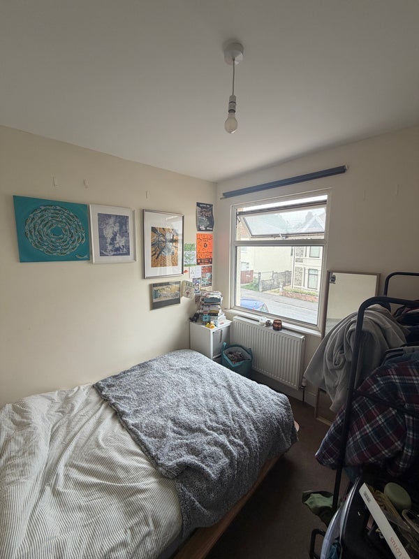 Room Cottrell Road in Bristol