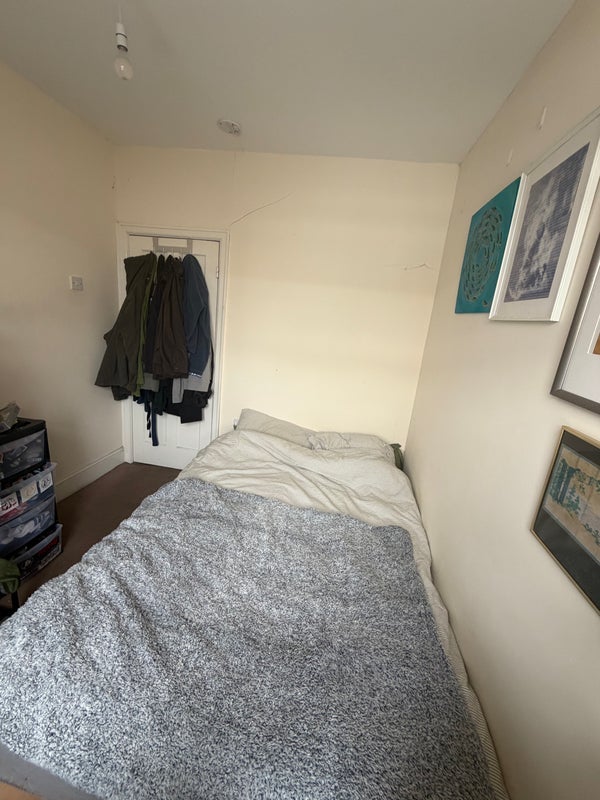 Room Cottrell Road in Bristol