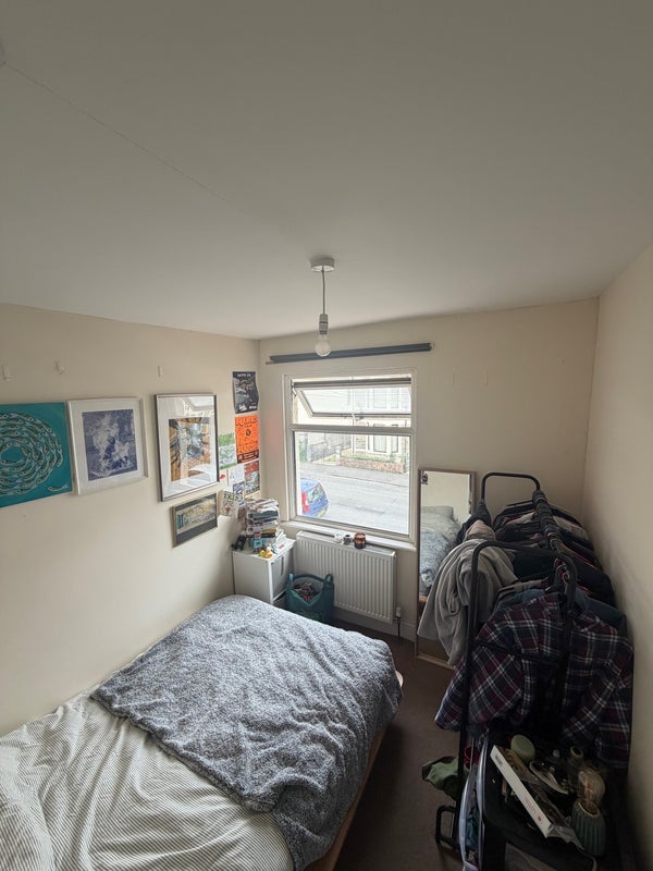 Room Cottrell Road in Bristol