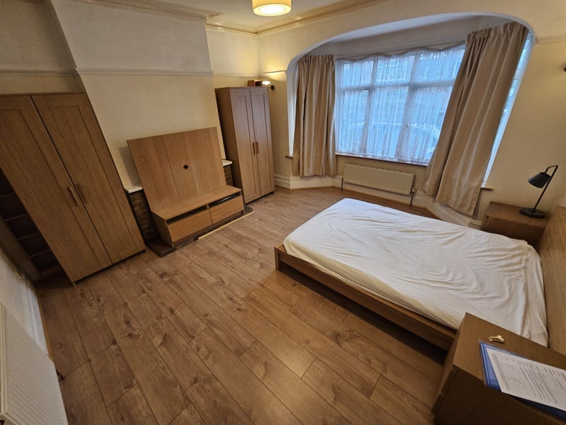 Room Reddown Road in Greater London