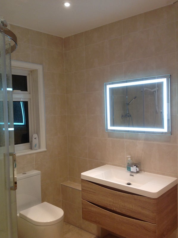 Room Reddown Road in Greater London