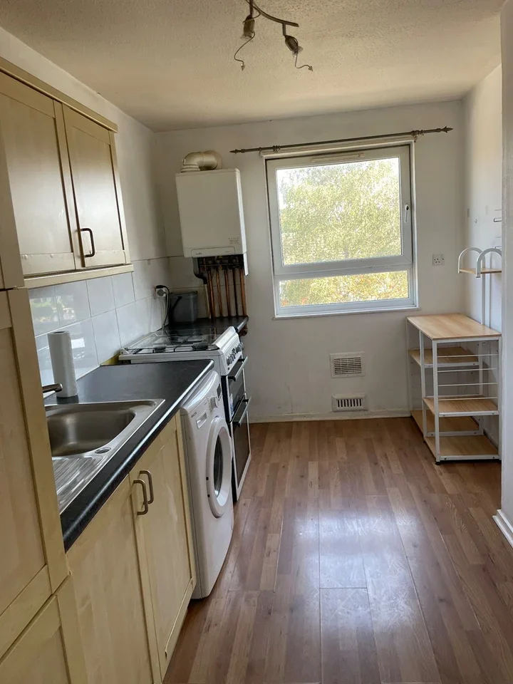 Flat Effingham Road in Greater London