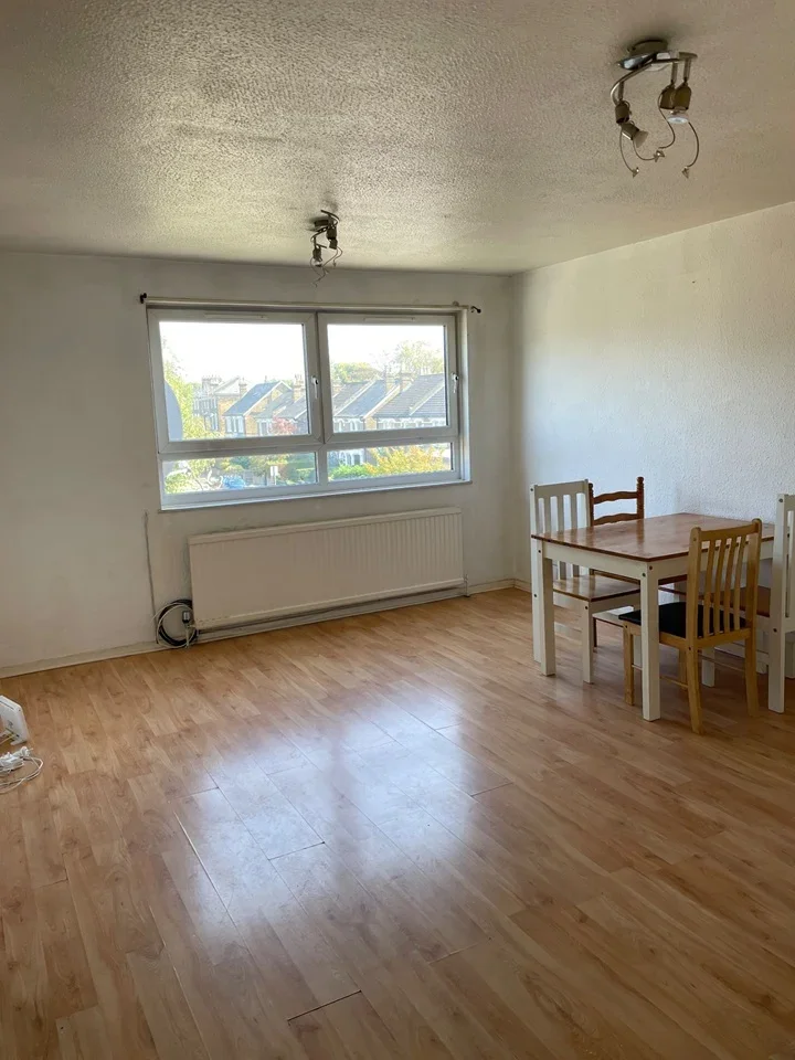 Flat Effingham Road in Greater London