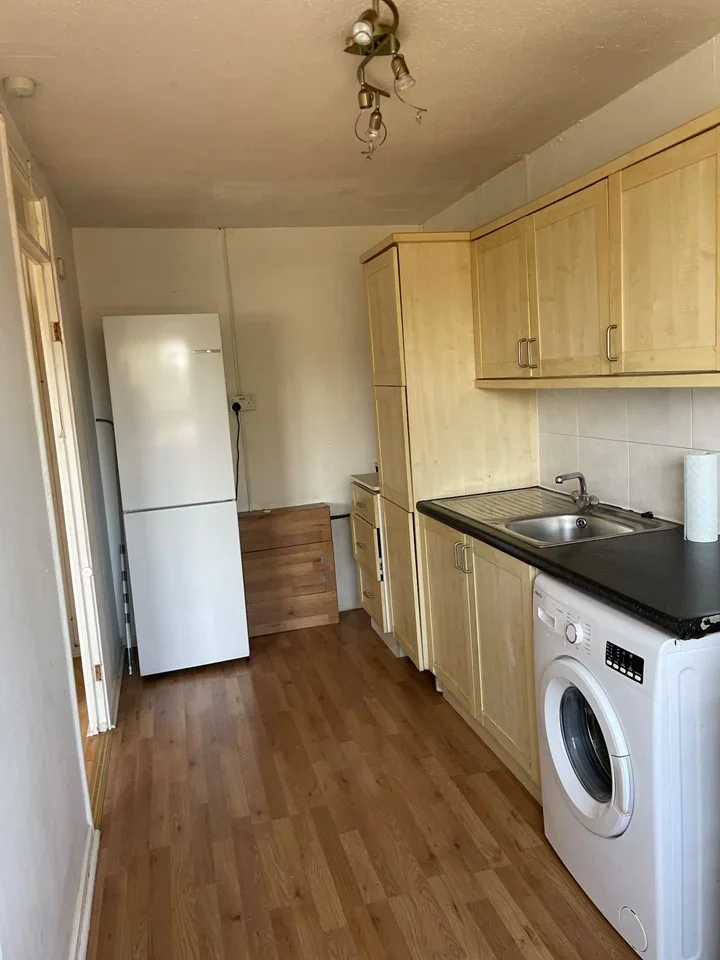Flat Effingham Road in Greater London