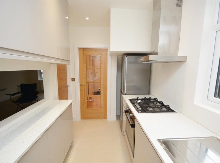House Abercorn Crescent in Greater London
