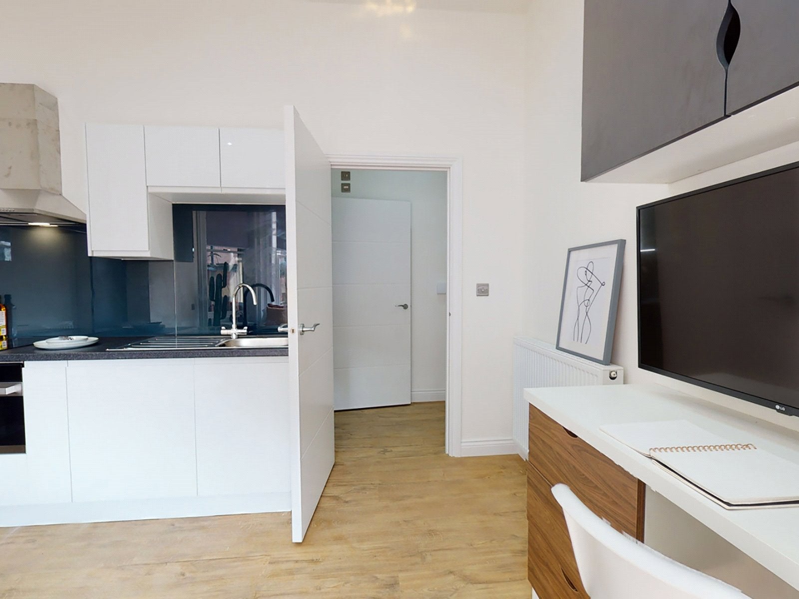 Flat Clarendon Road in Leeds