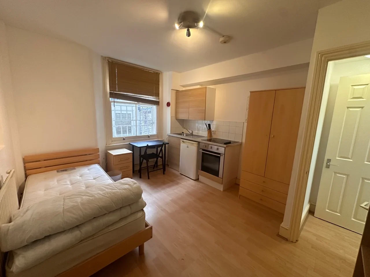 Flat Wrights Lane in Greater London