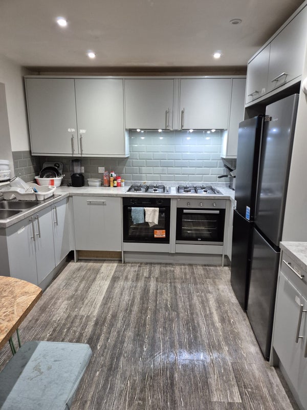 Room Melfort Road in Greater London