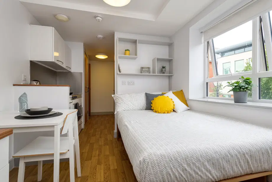 Room Crasswell Street in Portsmouth
