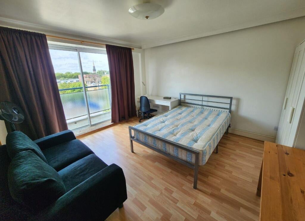 Flat Varndell Street in Greater London