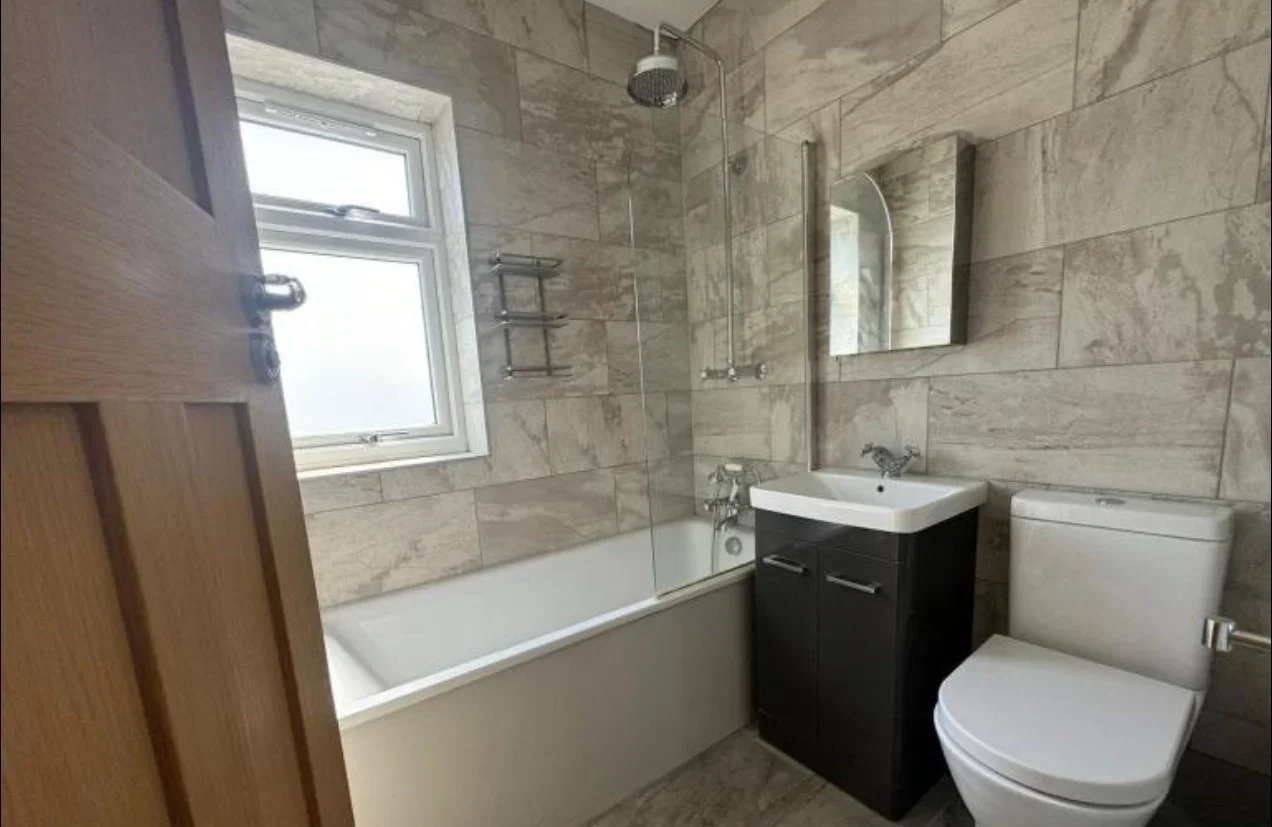 Room Cowley Road in Greater London